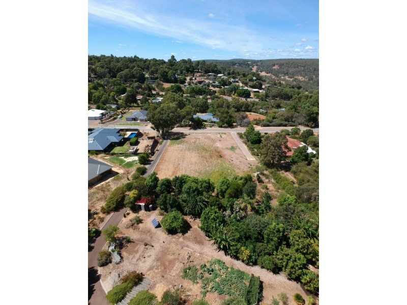 9 Maclean Street, Roleystone WA 6111