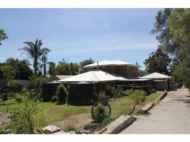 23 James Street, Mariginiup WA 6078