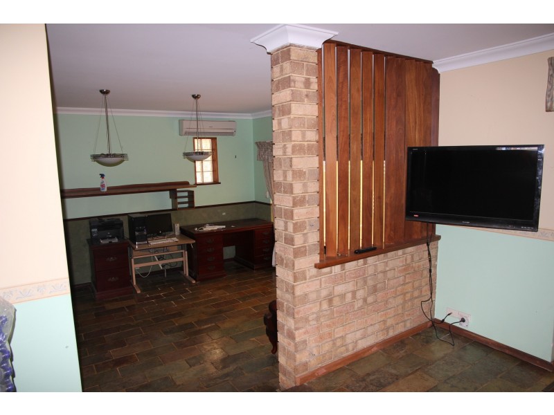 23 James Street, Mariginiup WA 6078