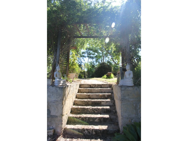 23 James Street, Mariginiup WA 6078