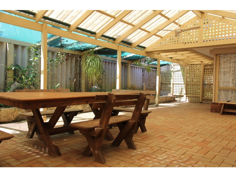 23 James Street, Mariginiup WA 6078