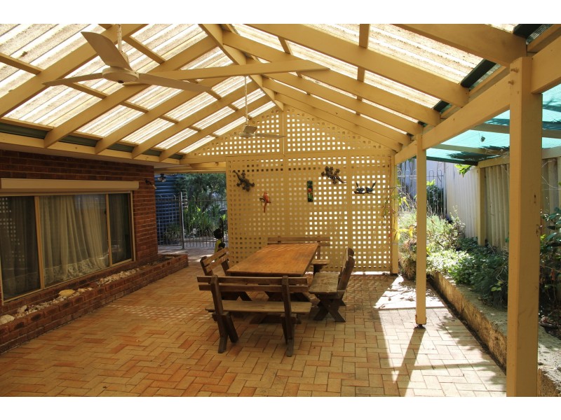 23 James Street, Mariginiup WA 6078