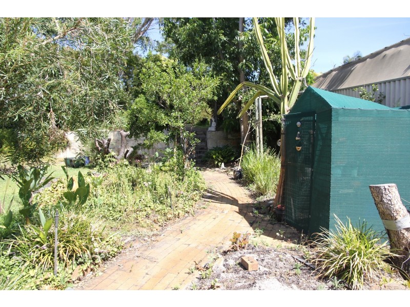 23 James Street, Mariginiup WA 6078