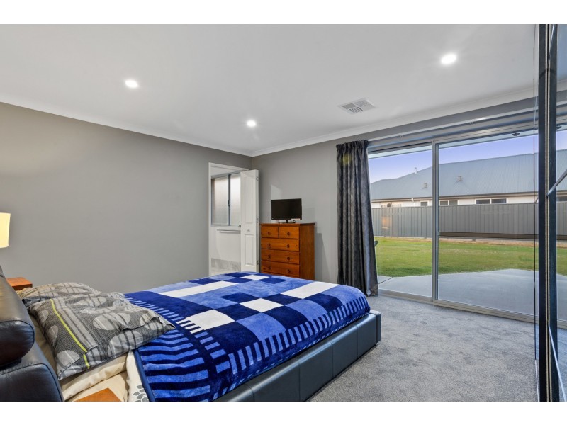 97 Kalyang Loop, Byford WA 6122