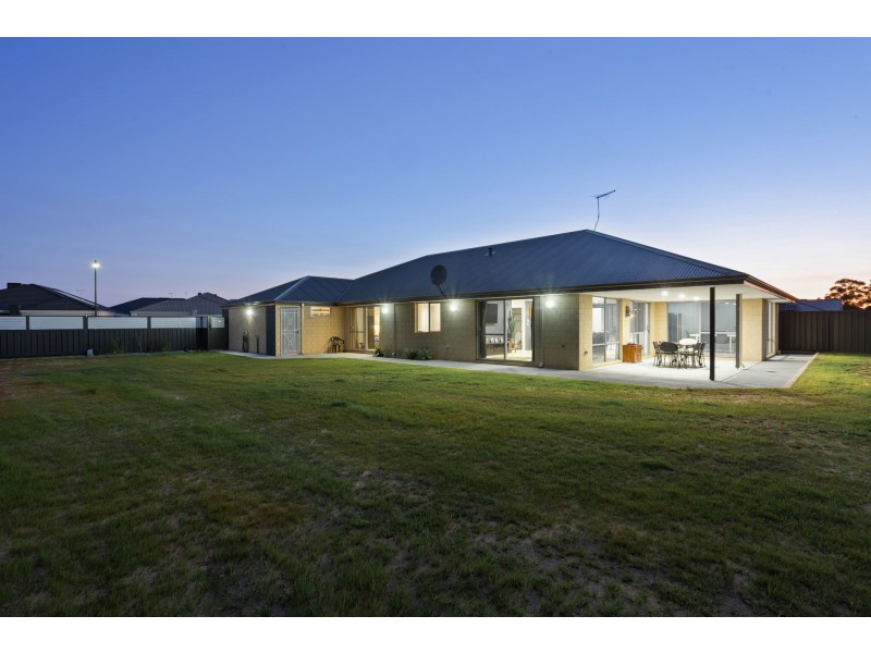 97 Kalyang Loop, Byford WA 6122