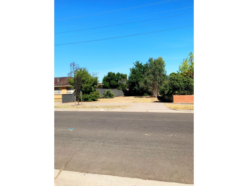 7a Hewitt Avenue, Kennington VIC 3550