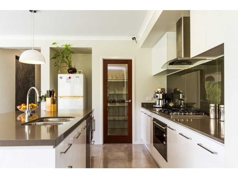 90 Kingfisher Drive, Upper Kedron QLD 4055