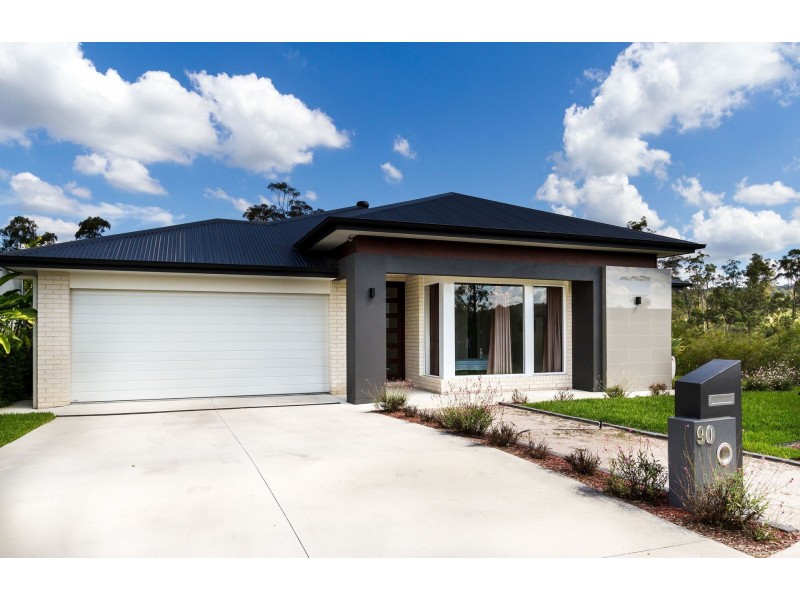 90 Kingfisher Drive, Upper Kedron QLD 4055