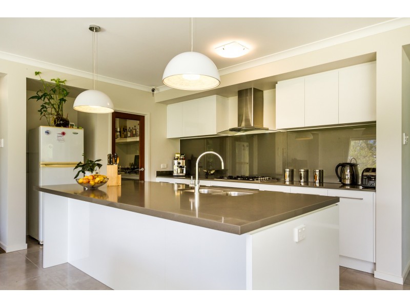 90 Kingfisher Drive, Upper Kedron QLD 4055