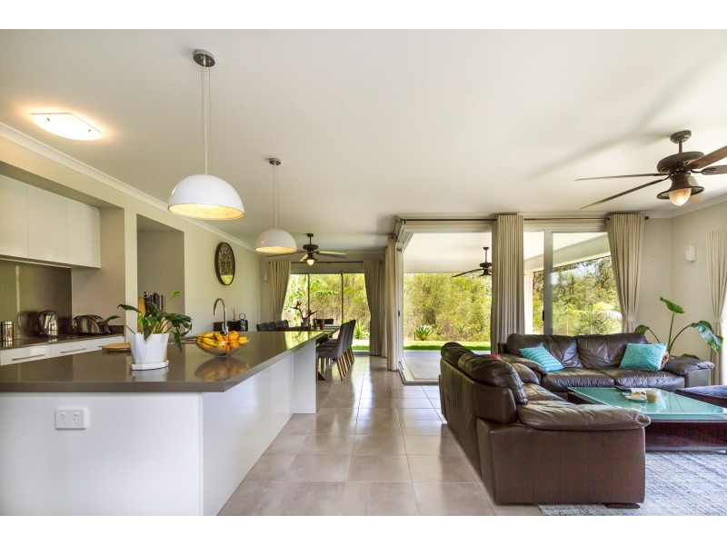 90 Kingfisher Drive, Upper Kedron QLD 4055