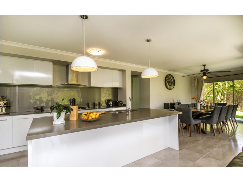 90 Kingfisher Drive, Upper Kedron QLD 4055