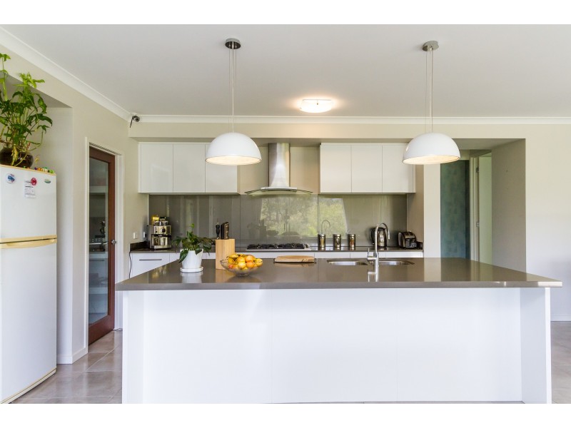90 Kingfisher Drive, Upper Kedron QLD 4055