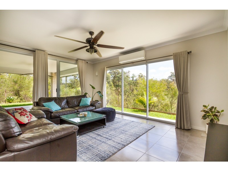 90 Kingfisher Drive, Upper Kedron QLD 4055