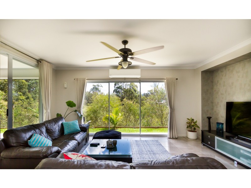 90 Kingfisher Drive, Upper Kedron QLD 4055