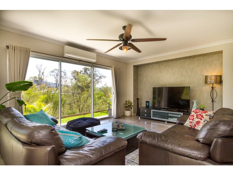 90 Kingfisher Drive, Upper Kedron QLD 4055