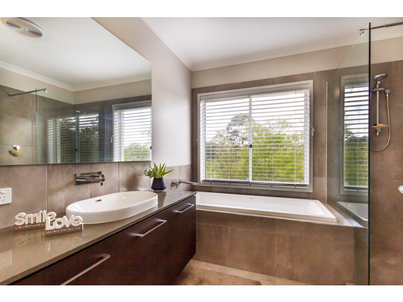 90 Kingfisher Drive, Upper Kedron QLD 4055