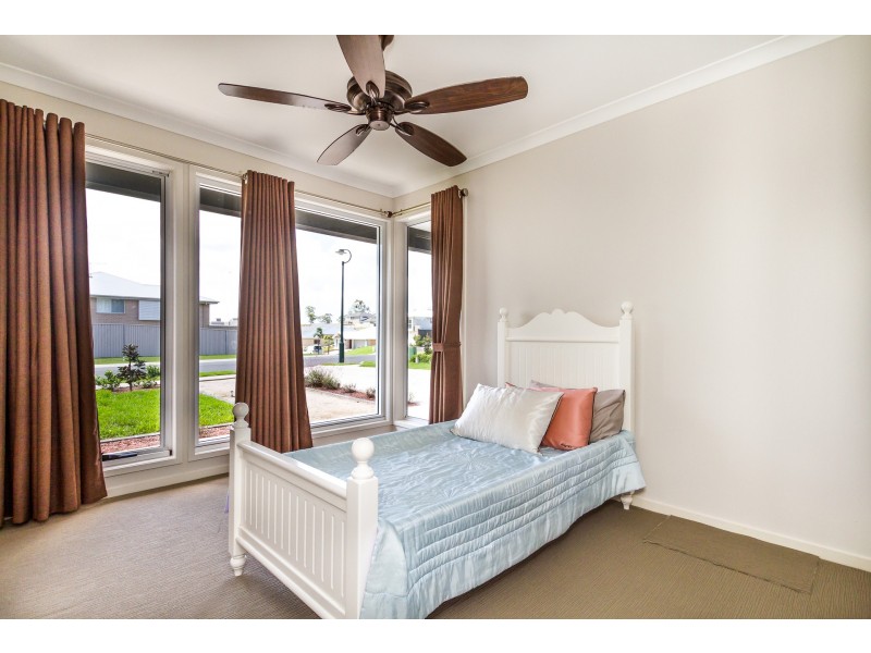 90 Kingfisher Drive, Upper Kedron QLD 4055