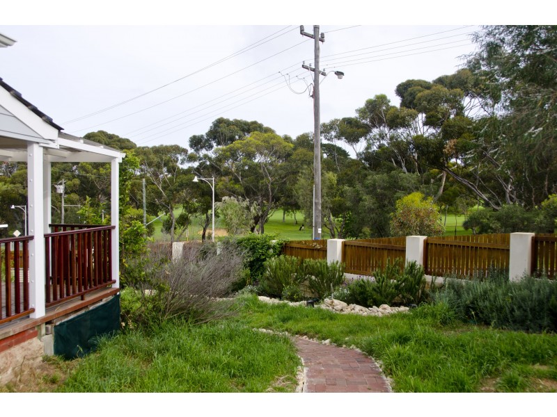 135 Stevens Street, White Gum Valley WA 6162