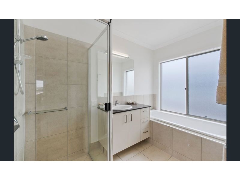 11 Wentworth Parade, Golden Beach QLD 4551