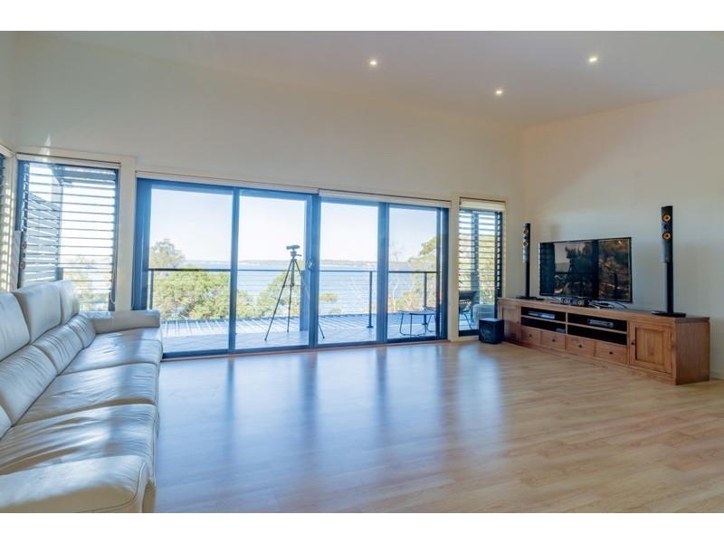 31 Beach Road, Wangi Wangi NSW 2267