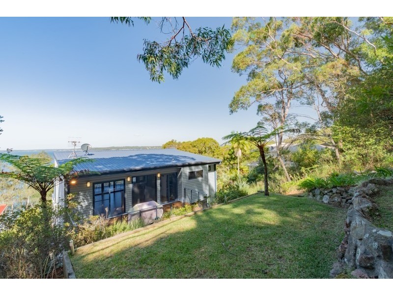 31 Beach Road, Wangi Wangi NSW 2267