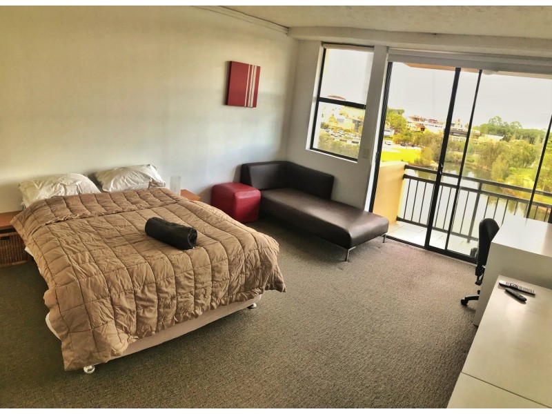 517/25 Lake Orr Drive, Varsity Lakes QLD 4227