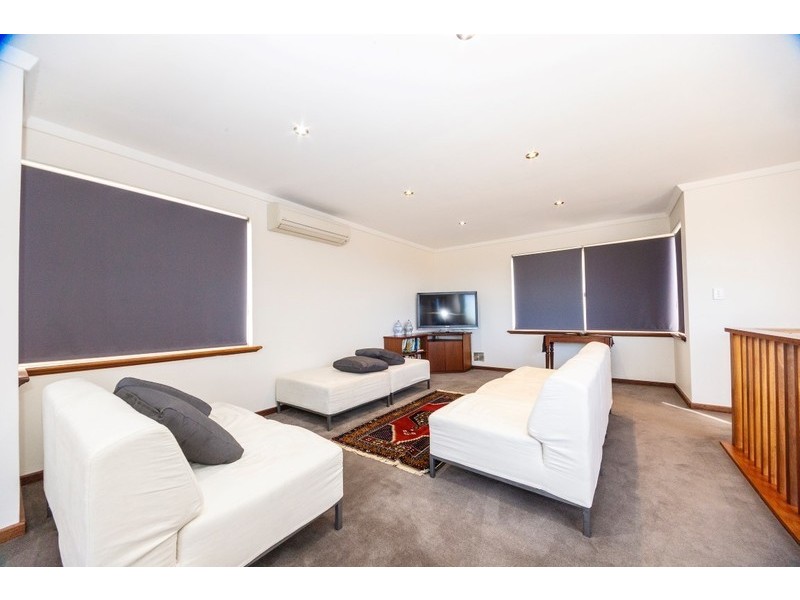 33 Parakeet Way, Coogee WA 6166