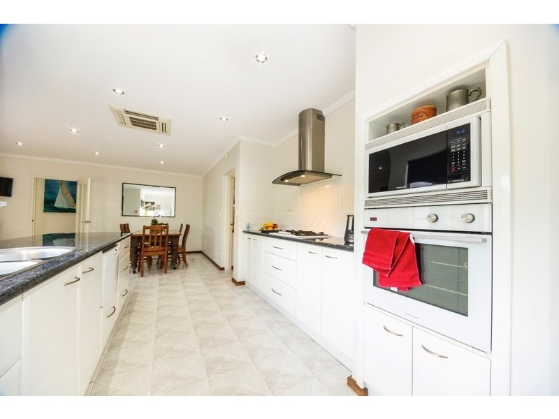 33 Parakeet Way, Coogee WA 6166