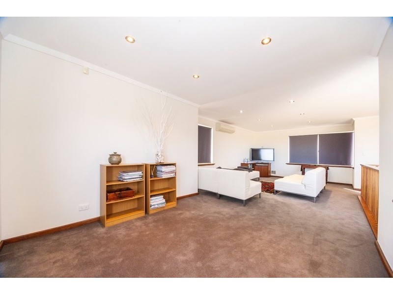33 Parakeet Way, Coogee WA 6166