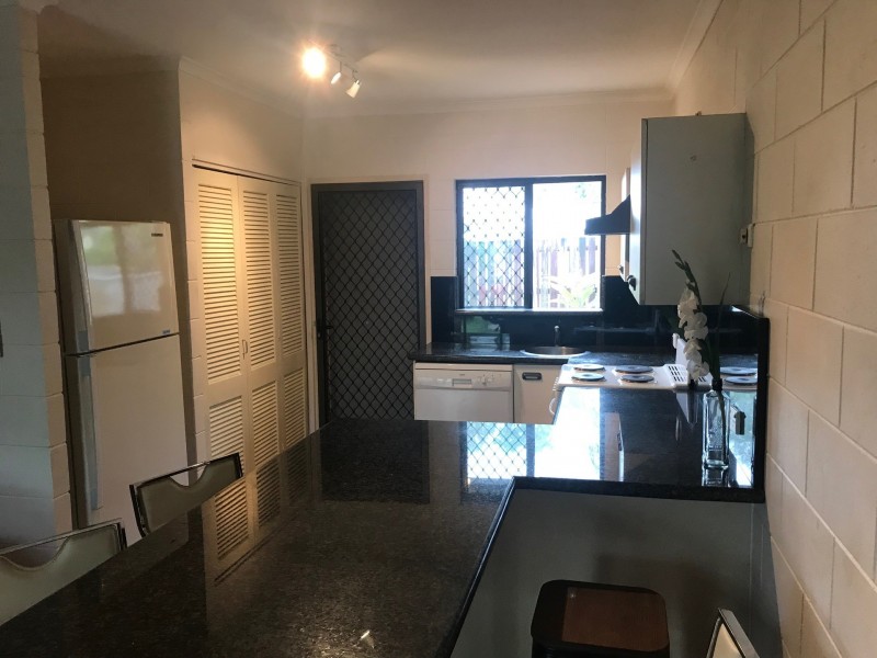 2/91 Hoare Street, Manunda QLD 4870