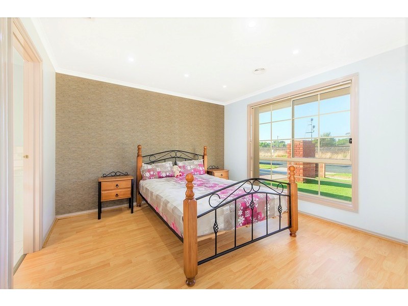 5/18 Creek St, Melton South VIC 3338