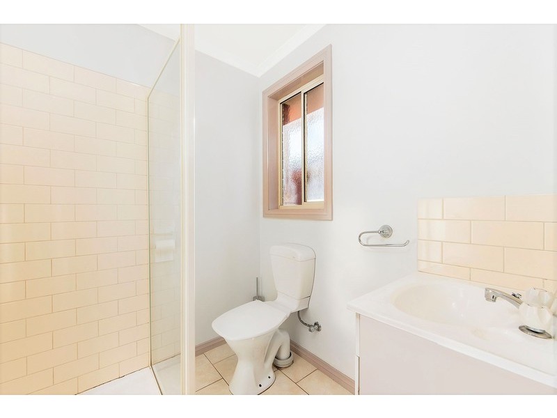 5/18 Creek St, Melton South VIC 3338