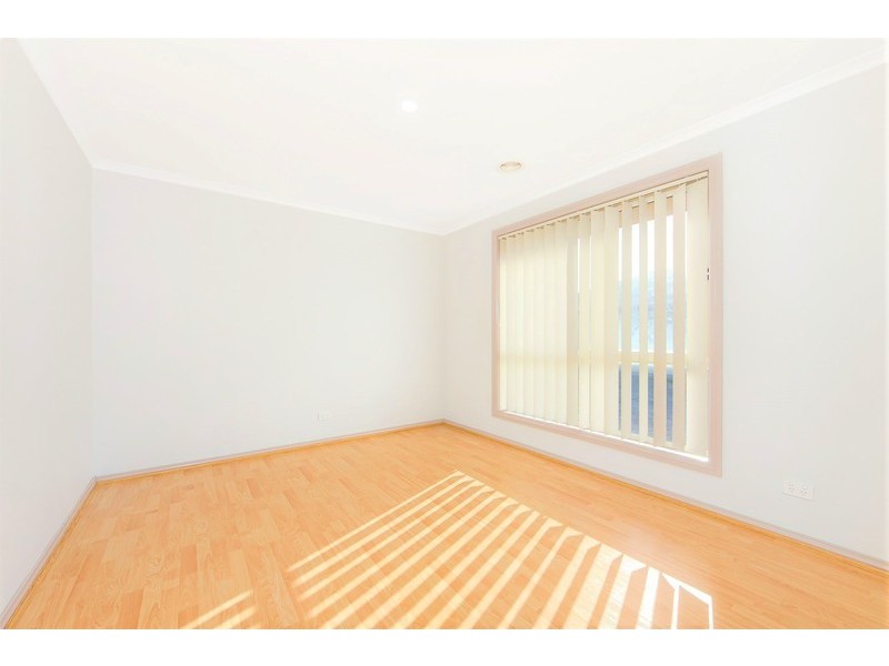 5/18 Creek St, Melton South VIC 3338