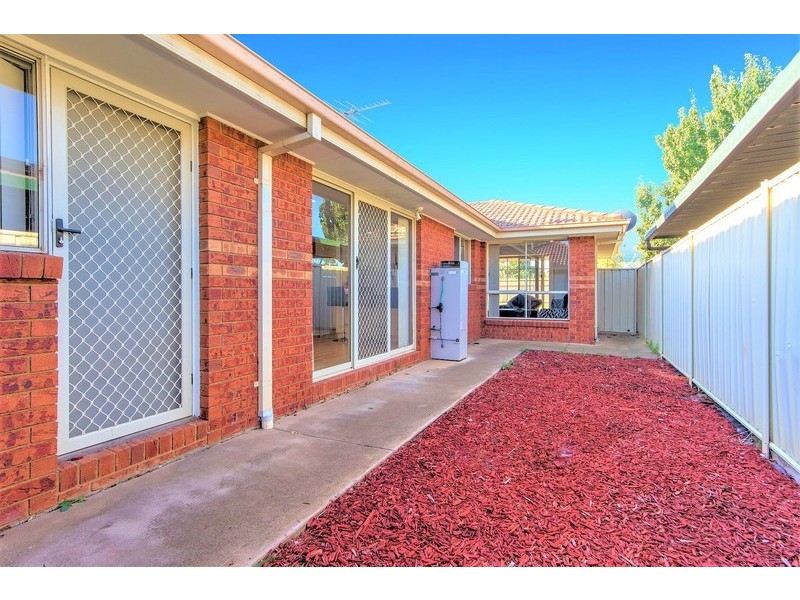 5/18 Creek St, Melton South VIC 3338