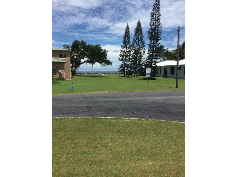 1 Taylor Street, Tully Heads QLD 4854