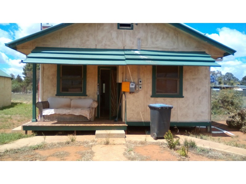 61 Young Street, Oaklands NSW 2646