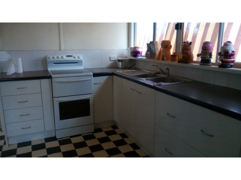 61 Young Street, Oaklands NSW 2646