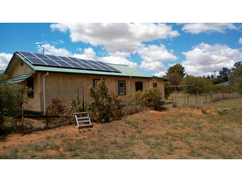 61 Young Street, Oaklands NSW 2646