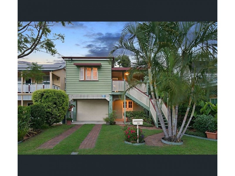 24 O’Quinn Street, Nudgee Beach QLD 4014