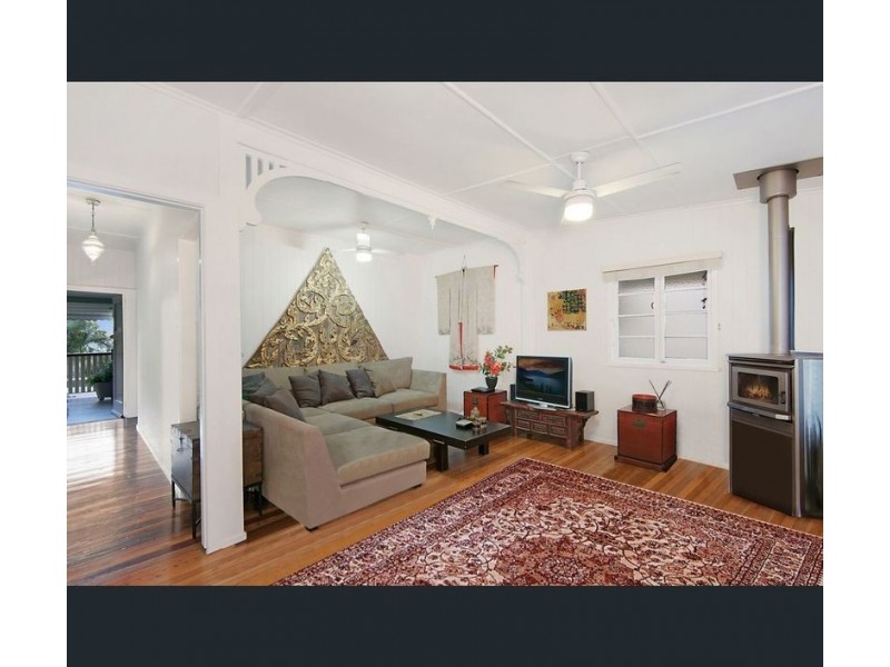 24 O’Quinn Street, Nudgee Beach QLD 4014