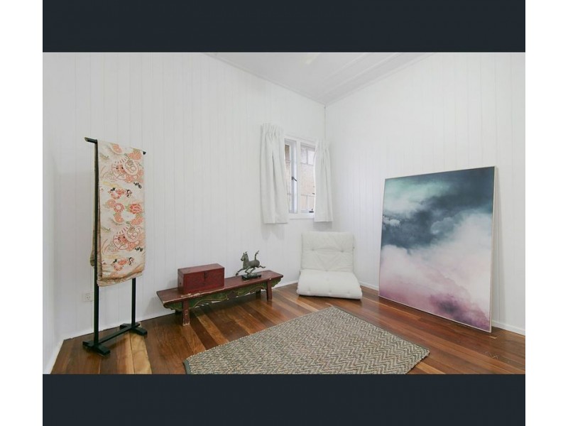 24 O’Quinn Street, Nudgee Beach QLD 4014