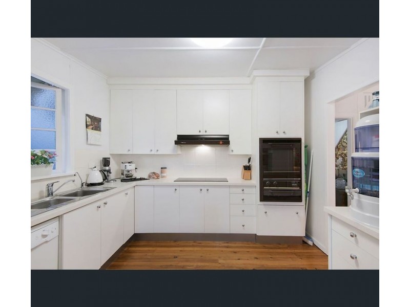 24 O’Quinn Street, Nudgee Beach QLD 4014