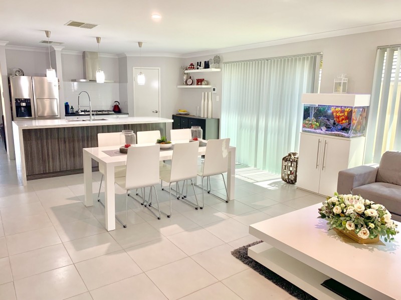 5 Dearwood Glade, Meadow Springs WA 6210