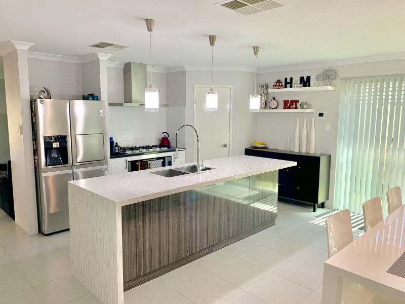 5 Dearwood Glade, Meadow Springs WA 6210