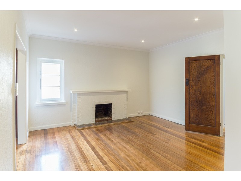 1/12 Essex Street, Glen Iris VIC 3146