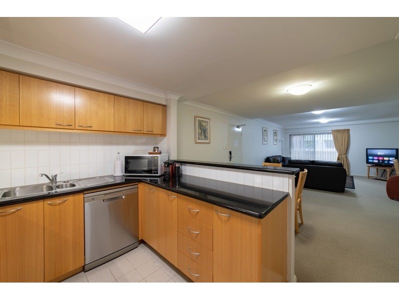 2/128 Mounts Bay Rd, Perth WA 6000