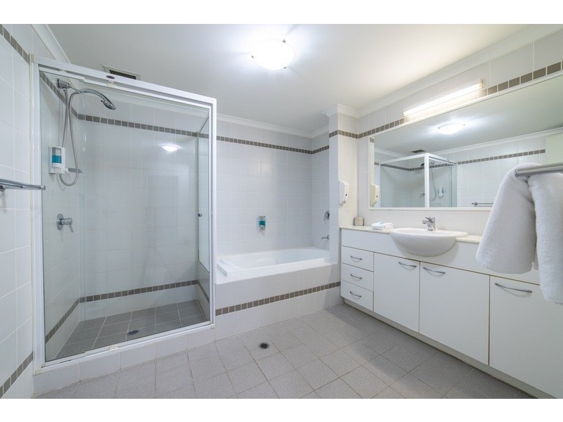 2/128 Mounts Bay Rd, Perth WA 6000