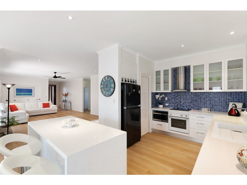 15 Lady Nelson Drive, Eli Waters QLD 4655