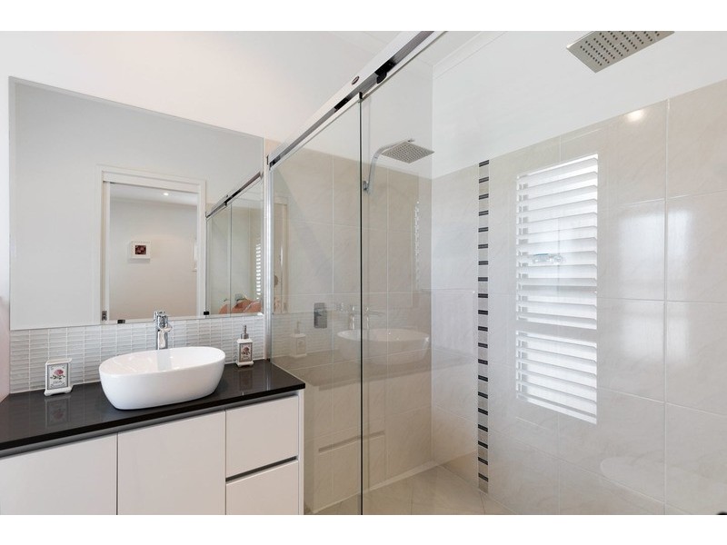 15 Lady Nelson Drive, Eli Waters QLD 4655