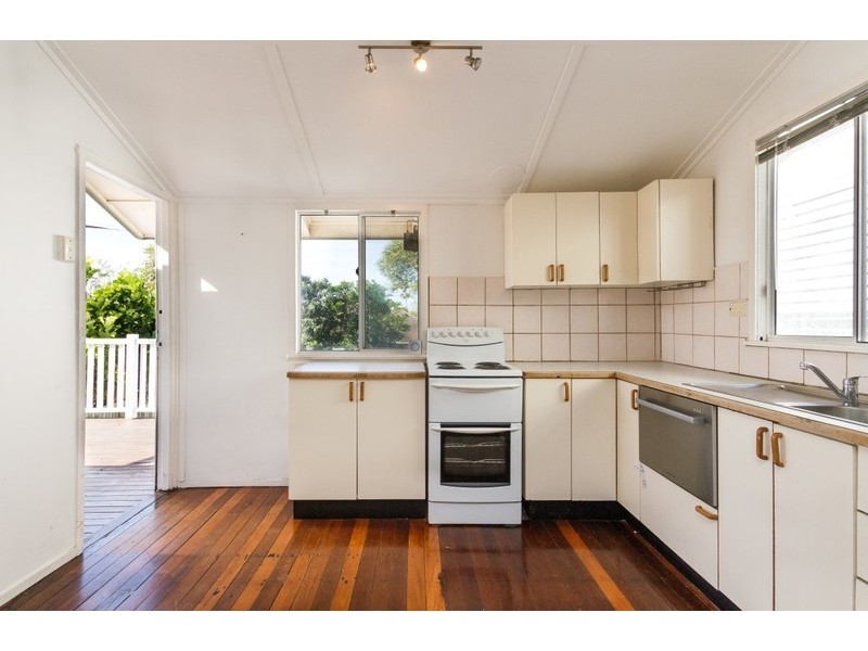 28 DONALD STREET, Woody Point QLD 4019